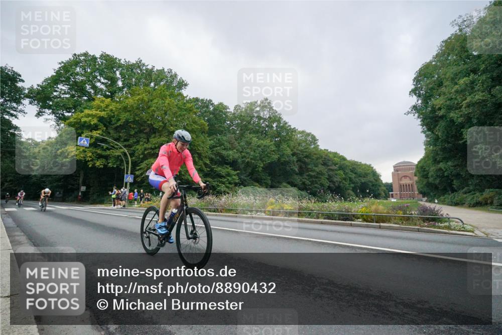 14.09.2025 - Stadtparktriathlon Michael Burmester http://msf.ph/oto/8890432 14.09.2025 09:42:15 Radfahren 415, 438, 460, 462, 479, 497 meine-sportfotos.de