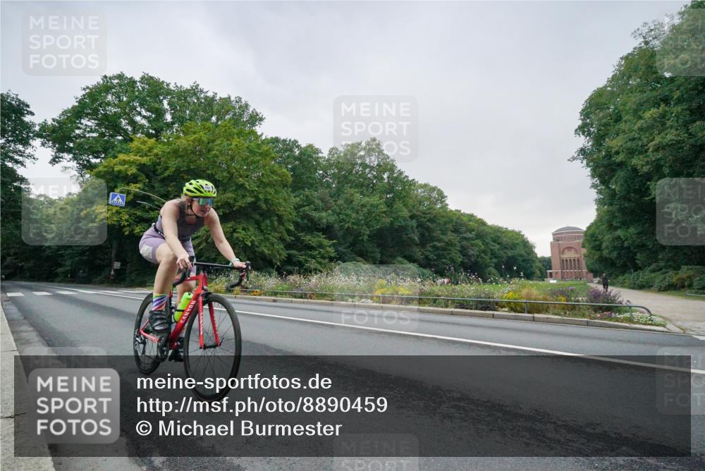 14.09.2025 - Stadtparktriathlon Michael Burmester http://msf.ph/oto/8890459 14.09.2025 09:43:51 Radfahren 467, 484 meine-sportfotos.de