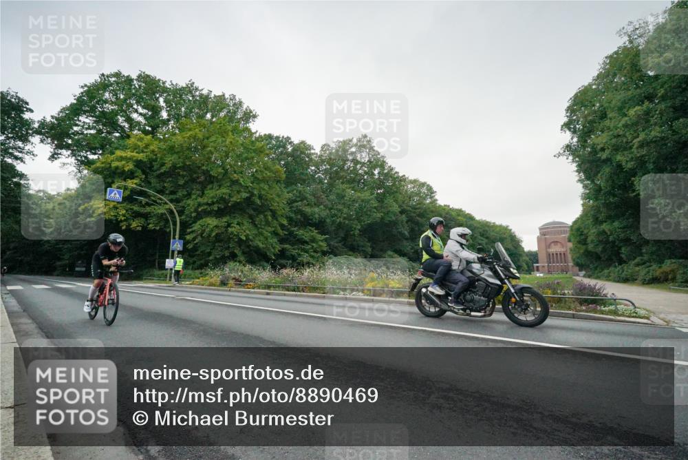 14.09.2025 - Stadtparktriathlon Michael Burmester http://msf.ph/oto/8890469 14.09.2025 09:45:41 Radfahren 453, 474, 493 meine-sportfotos.de