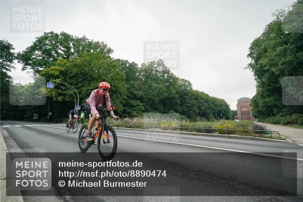 14.09.2025 - Stadtparktriathlon Michael Burmester http://msf.ph/oto/8890474 14.09.2025 09:46:06 Radfahren 423, 549 meine-sportfotos.de