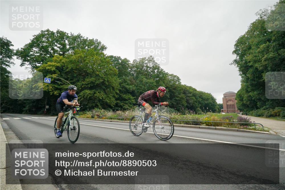 14.09.2025 - Stadtparktriathlon Michael Burmester http://msf.ph/oto/8890503 14.09.2025 09:48:13 Radfahren 442, 548, 564 meine-sportfotos.de