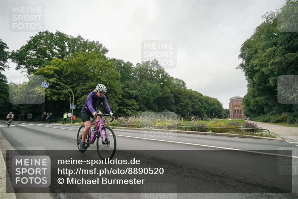 14.09.2025 - Stadtparktriathlon Michael Burmester http://msf.ph/oto/8890520 14.09.2025 09:50:17 Radfahren 445, 492, 506 meine-sportfotos.de