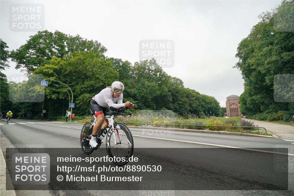 14.09.2025 - Stadtparktriathlon Michael Burmester http://msf.ph/oto/8890530 14.09.2025 09:50:50 Radfahren 498, 594, 604, 610 meine-sportfotos.de