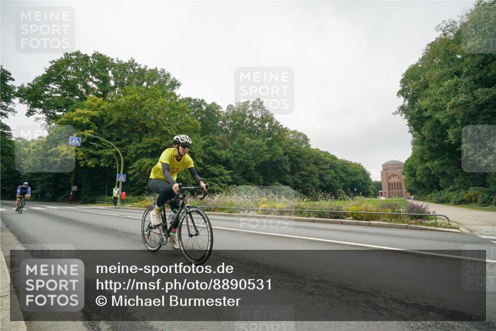 14.09.2025 - Stadtparktriathlon Michael Burmester http://msf.ph/oto/8890531 14.09.2025 09:50:53 Radfahren 498, 563, 594, 604, 610 meine-sportfotos.de
