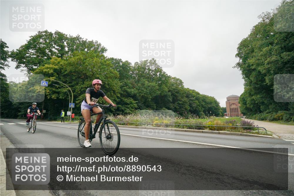 14.09.2025 - Stadtparktriathlon Michael Burmester http://msf.ph/oto/8890543 14.09.2025 09:51:36 Radfahren 512, 533, 570, 620 meine-sportfotos.de