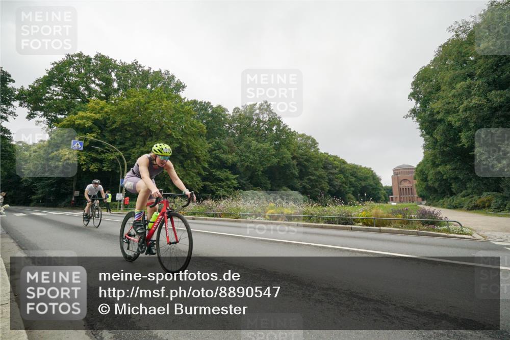 14.09.2025 - Stadtparktriathlon Michael Burmester http://msf.ph/oto/8890547 14.09.2025 09:51:52 Radfahren 467, 505, 584 meine-sportfotos.de