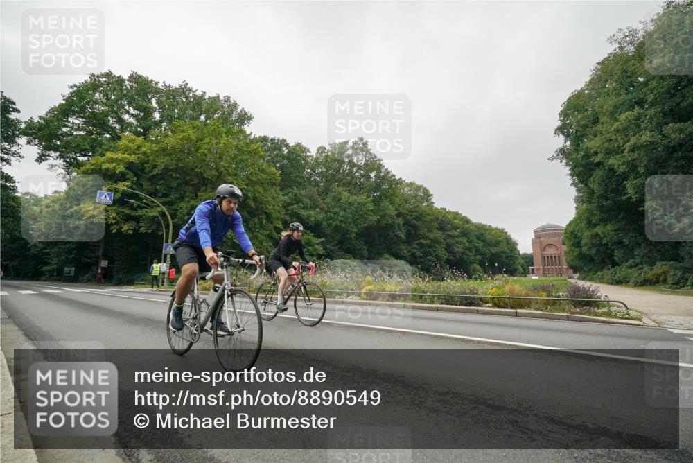 14.09.2025 - Stadtparktriathlon Michael Burmester http://msf.ph/oto/8890549 14.09.2025 09:52:03 Radfahren 456, 541, 583 meine-sportfotos.de