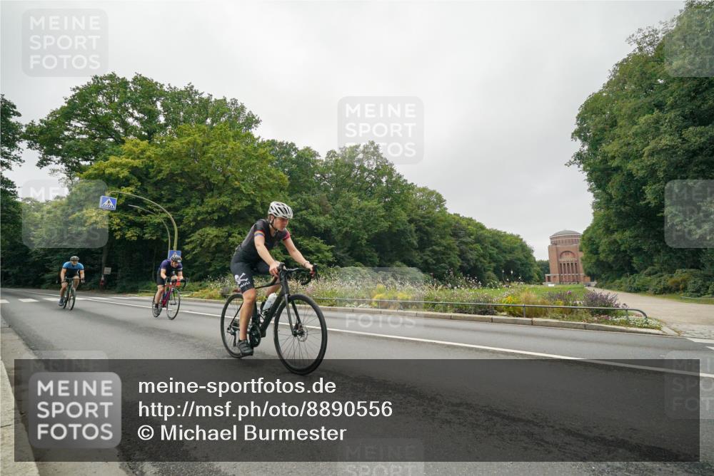 14.09.2025 - Stadtparktriathlon Michael Burmester http://msf.ph/oto/8890556 14.09.2025 09:52:30 Radfahren 448, 549, 608, 617 meine-sportfotos.de