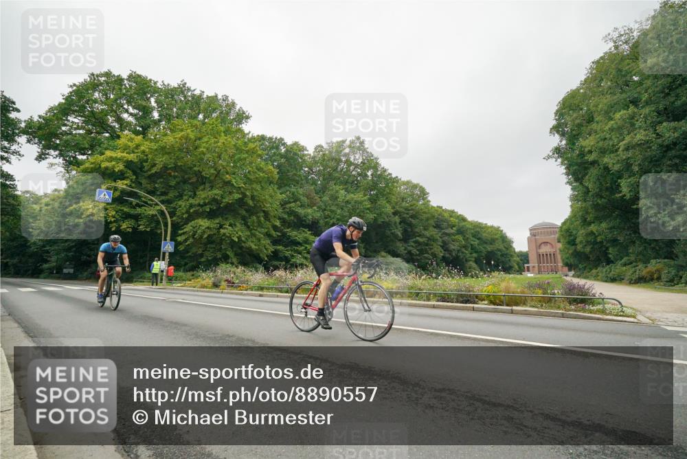 14.09.2025 - Stadtparktriathlon Michael Burmester http://msf.ph/oto/8890557 14.09.2025 09:52:30 Radfahren 448, 549, 608, 617 meine-sportfotos.de