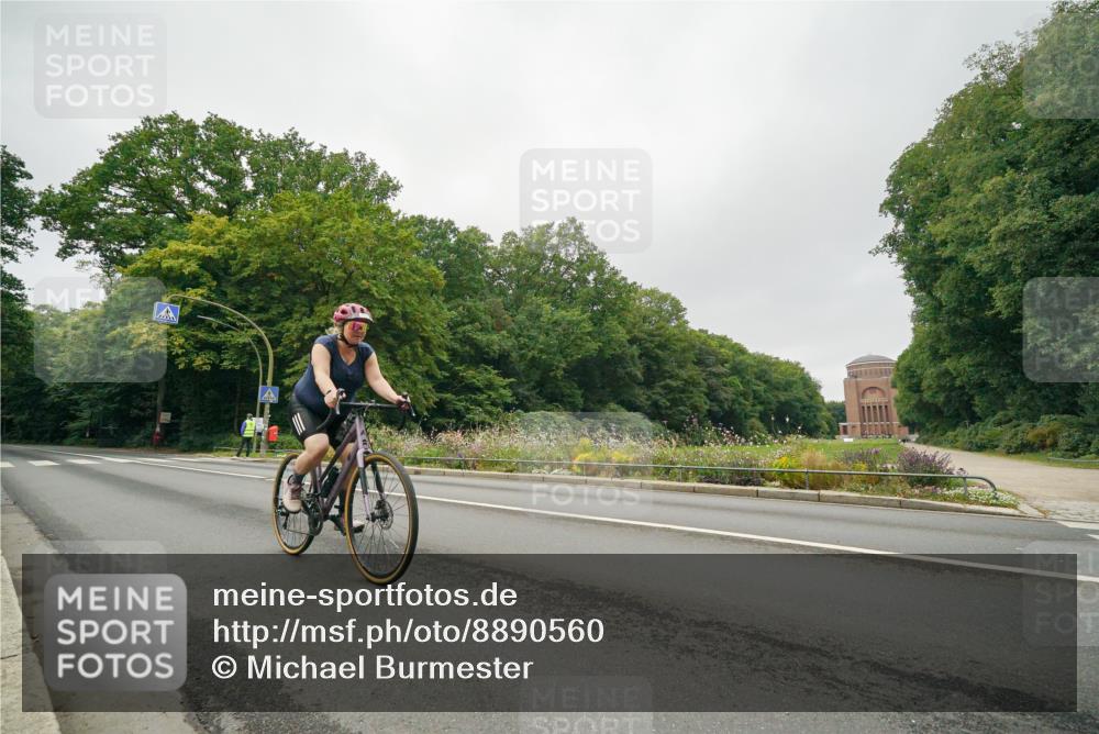 14.09.2025 - Stadtparktriathlon Michael Burmester http://msf.ph/oto/8890560 14.09.2025 09:52:47 Radfahren 556, 596 meine-sportfotos.de