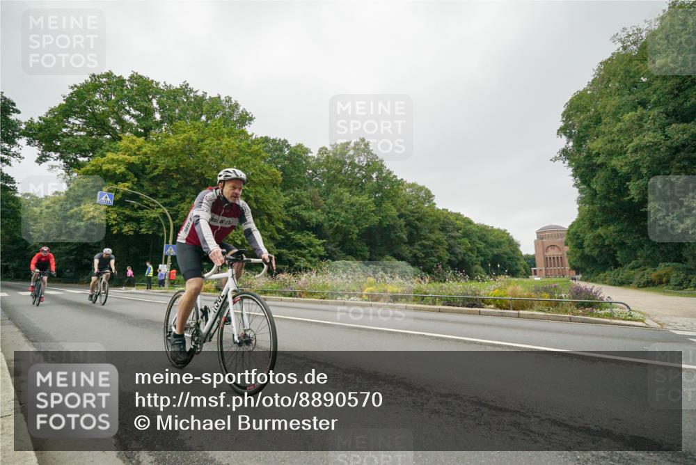 14.09.2025 - Stadtparktriathlon Michael Burmester http://msf.ph/oto/8890570 14.09.2025 09:53:22 Radfahren 550, 591, 614, 618 meine-sportfotos.de