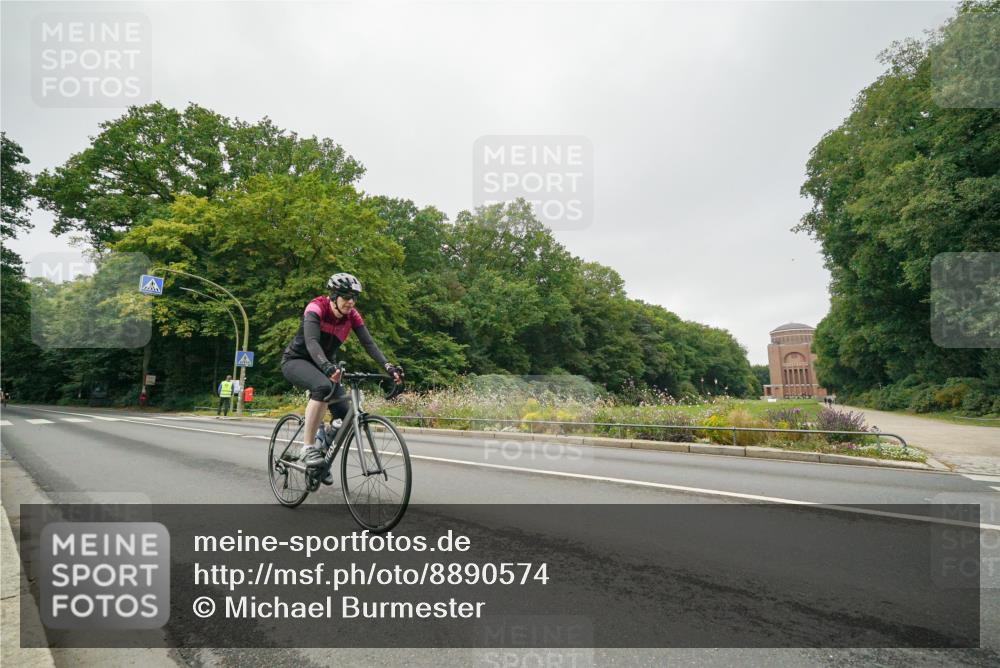 14.09.2025 - Stadtparktriathlon Michael Burmester http://msf.ph/oto/8890574 14.09.2025 09:53:36 Radfahren 500, 523, 524, 529, 544, 585 meine-sportfotos.de
