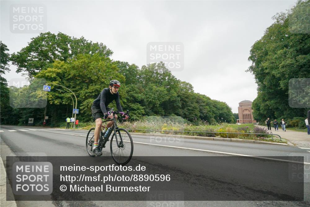 14.09.2025 - Stadtparktriathlon Michael Burmester http://msf.ph/oto/8890596 14.09.2025 09:54:54 Radfahren 567, 595 meine-sportfotos.de