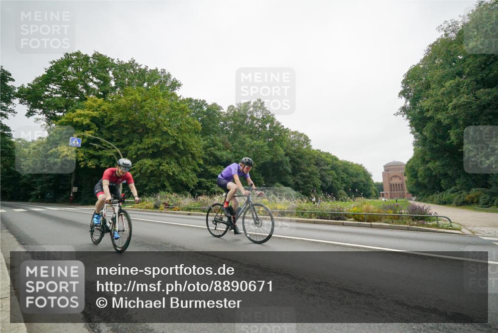 14.09.2025 - Stadtparktriathlon Michael Burmester http://msf.ph/oto/8890671 14.09.2025 09:59:10 Radfahren 465, 537, 570 meine-sportfotos.de