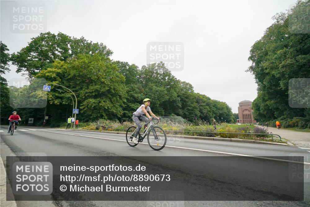 14.09.2025 - Stadtparktriathlon Michael Burmester http://msf.ph/oto/8890673 14.09.2025 09:59:29 Radfahren 558, 580, 584 meine-sportfotos.de