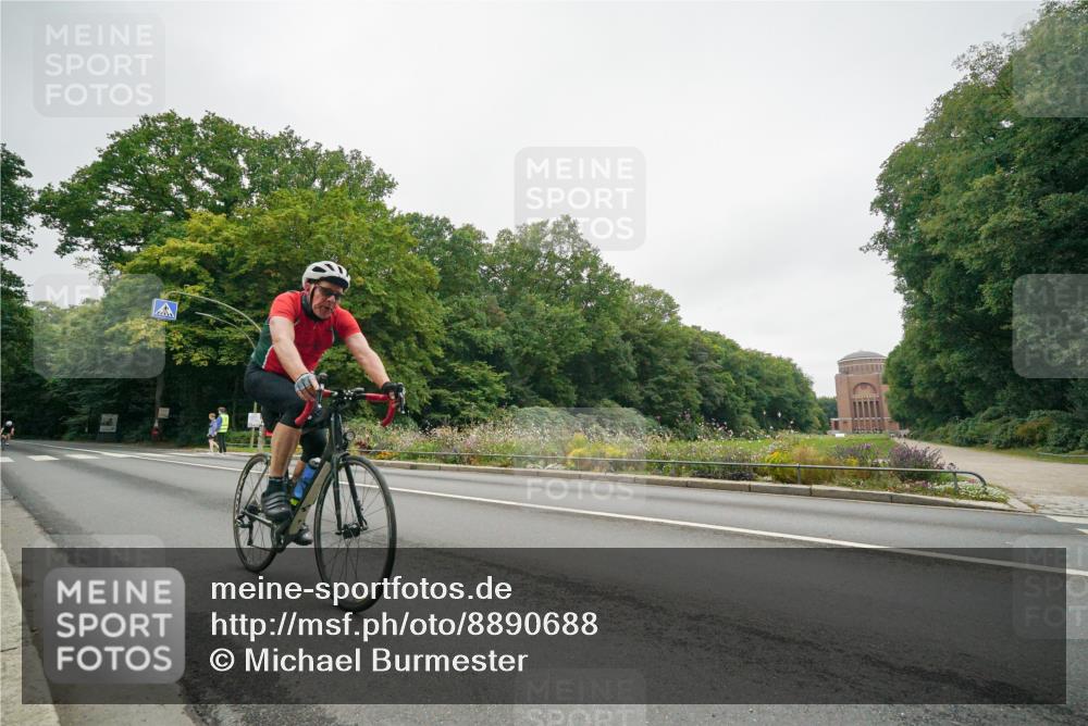 14.09.2025 - Stadtparktriathlon Michael Burmester http://msf.ph/oto/8890688 14.09.2025 10:00:30 Radfahren 524, 556, 581 meine-sportfotos.de