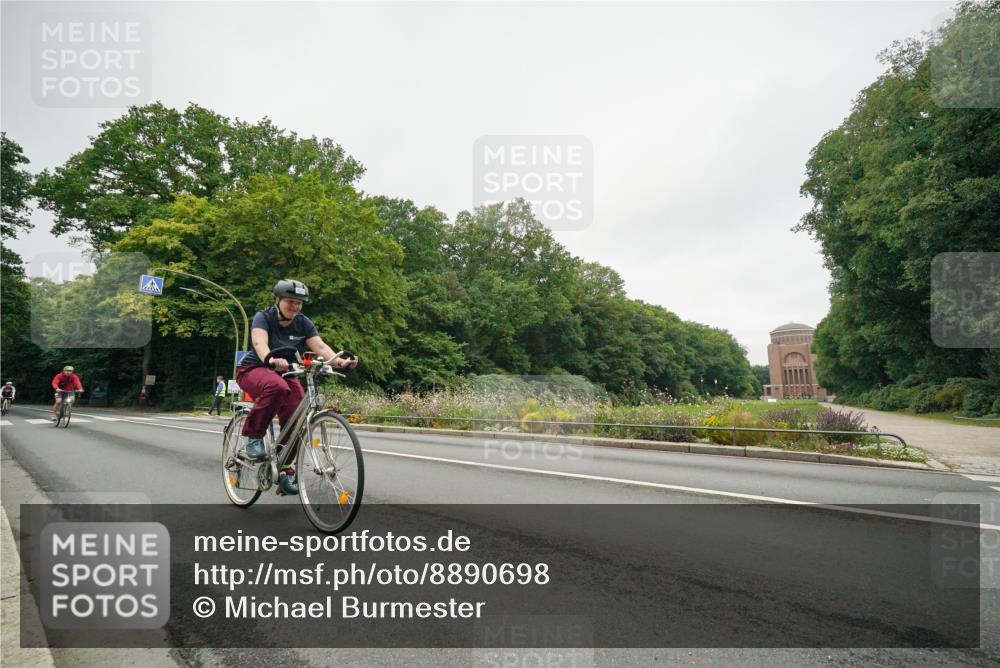 14.09.2025 - Stadtparktriathlon Michael Burmester http://msf.ph/oto/8890698 14.09.2025 10:01:02 Radfahren 528, 533, 548, 550, 606, 614, 616, 620 meine-sportfotos.de