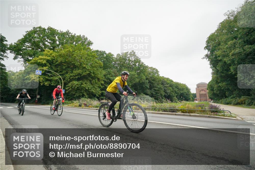 14.09.2025 - Stadtparktriathlon Michael Burmester http://msf.ph/oto/8890704 14.09.2025 10:01:08 Radfahren 528, 533, 550, 575, 606, 614, 616, 620 meine-sportfotos.de