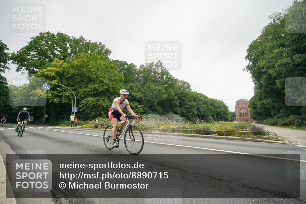 14.09.2025 - Stadtparktriathlon Michael Burmester http://msf.ph/oto/8890715 14.09.2025 10:01:48 Radfahren 523, 577, 596 meine-sportfotos.de