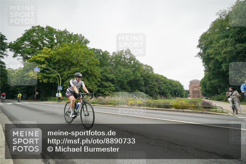 14.09.2025 - Stadtparktriathlon Michael Burmester http://msf.ph/oto/8890733 14.09.2025 10:02:26 Radfahren 515, 555, 559, 561, 573, 593 meine-sportfotos.de