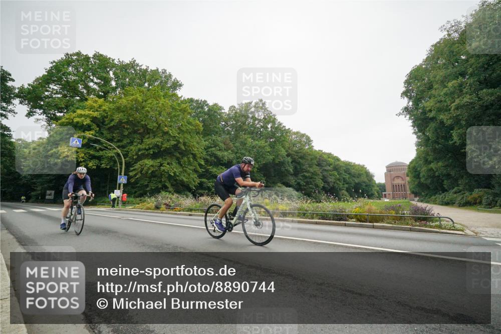 14.09.2025 - Stadtparktriathlon Michael Burmester http://msf.ph/oto/8890744 14.09.2025 10:03:15 Radfahren 532, 564, 597 meine-sportfotos.de