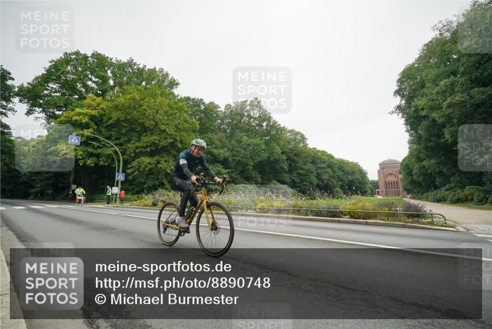 14.09.2025 - Stadtparktriathlon Michael Burmester http://msf.ph/oto/8890748 14.09.2025 10:03:28 Radfahren 589, 592 meine-sportfotos.de