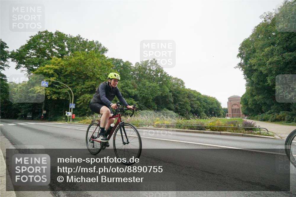 14.09.2025 - Stadtparktriathlon Michael Burmester http://msf.ph/oto/8890755 14.09.2025 10:03:38 Radfahren 534, 589, 611 meine-sportfotos.de