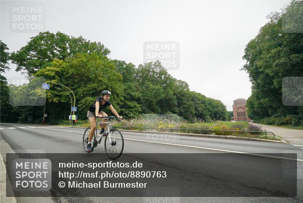 14.09.2025 - Stadtparktriathlon Michael Burmester http://msf.ph/oto/8890763 14.09.2025 10:04:28 Radfahren 546 meine-sportfotos.de