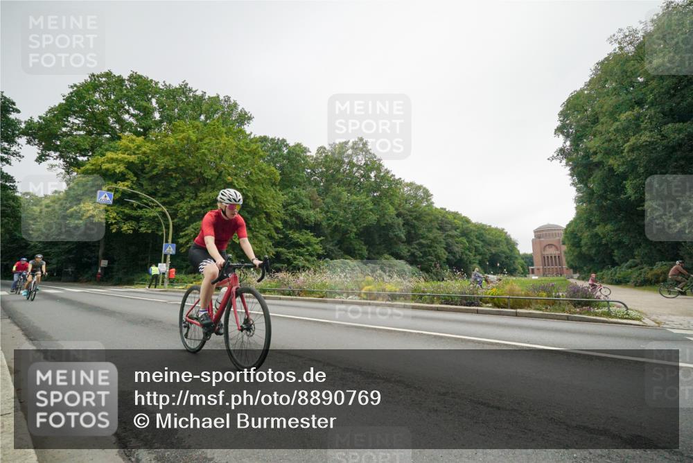 14.09.2025 - Stadtparktriathlon Michael Burmester http://msf.ph/oto/8890769 14.09.2025 10:04:50 Radfahren 521, 522, 531, 557, 566, 567, 574, 619 meine-sportfotos.de