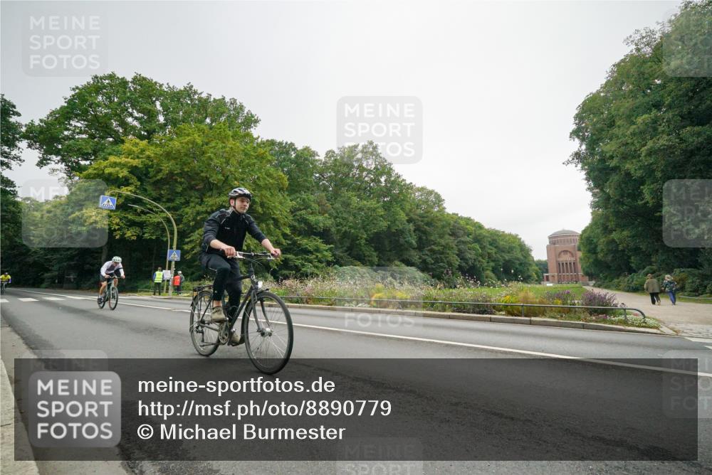 14.09.2025 - Stadtparktriathlon Michael Burmester http://msf.ph/oto/8890779 14.09.2025 10:05:17 Radfahren 549, 553, 562, 563, 586 meine-sportfotos.de