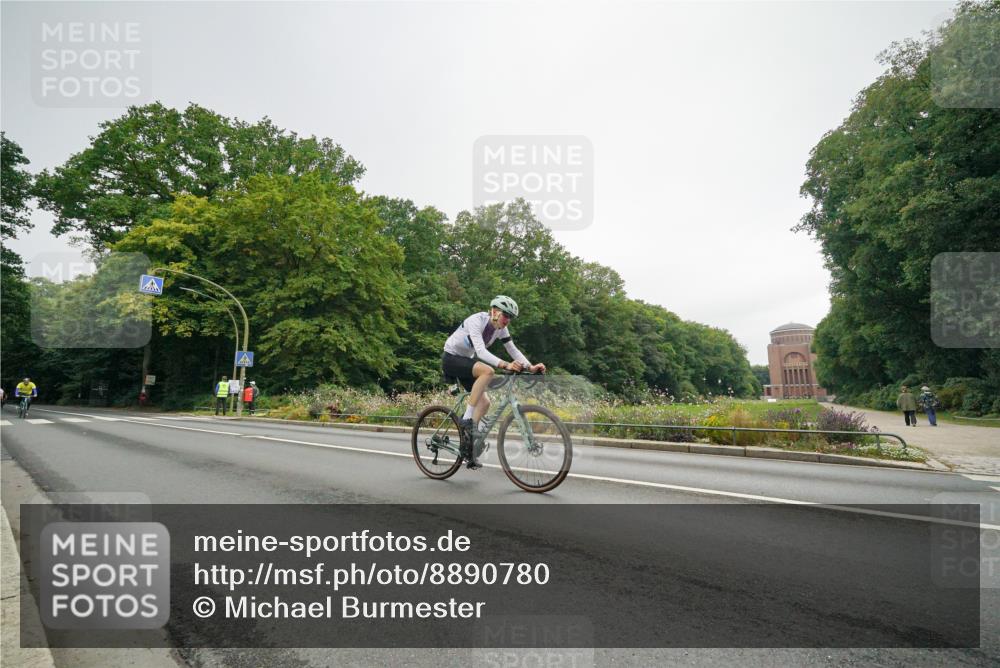 14.09.2025 - Stadtparktriathlon Michael Burmester http://msf.ph/oto/8890780 14.09.2025 10:05:18 Radfahren 549, 553, 562, 563, 586 meine-sportfotos.de