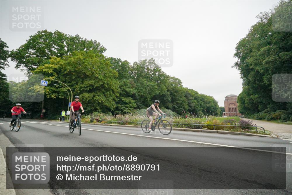 14.09.2025 - Stadtparktriathlon Michael Burmester http://msf.ph/oto/8890791 14.09.2025 10:06:13 Radfahren 519, 590, 600, 601 meine-sportfotos.de
