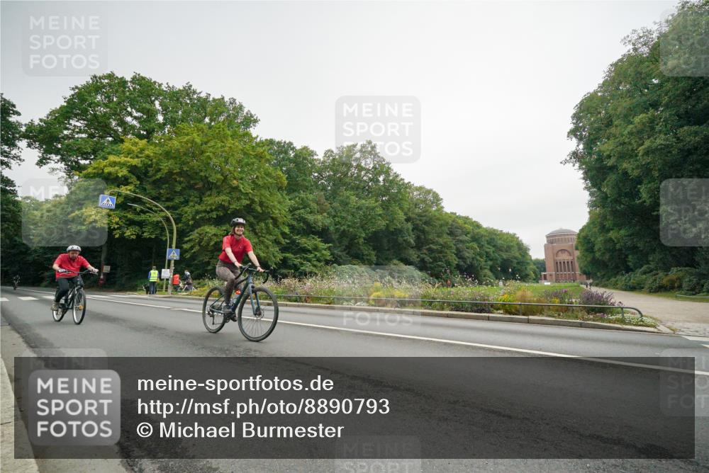 14.09.2025 - Stadtparktriathlon Michael Burmester http://msf.ph/oto/8890793 14.09.2025 10:06:14 Radfahren 519, 590, 600, 601, 602 meine-sportfotos.de