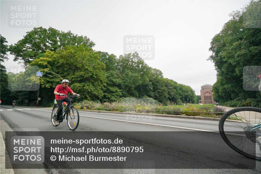 14.09.2025 - Stadtparktriathlon Michael Burmester http://msf.ph/oto/8890795 14.09.2025 10:06:16 Radfahren 519, 590, 600, 601, 602 meine-sportfotos.de