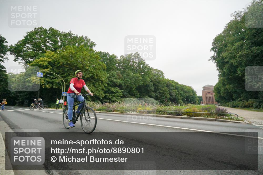14.09.2025 - Stadtparktriathlon Michael Burmester http://msf.ph/oto/8890801 14.09.2025 10:06:22 Radfahren 590, 600, 601, 602 meine-sportfotos.de