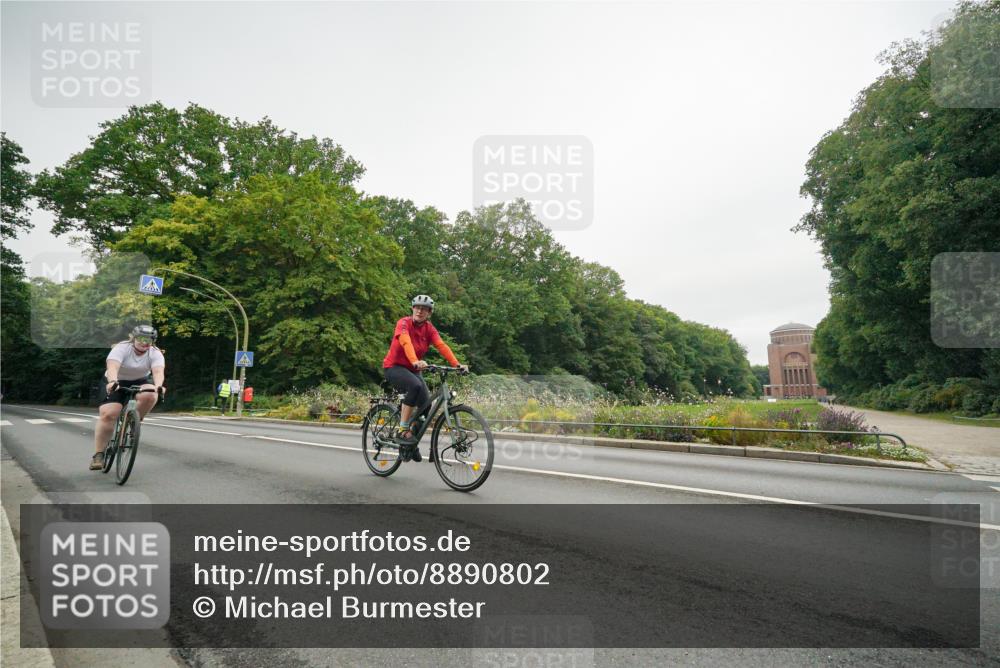 14.09.2025 - Stadtparktriathlon Michael Burmester http://msf.ph/oto/8890802 14.09.2025 10:06:40 Radfahren 535, 542 meine-sportfotos.de