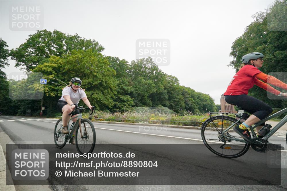 14.09.2025 - Stadtparktriathlon Michael Burmester http://msf.ph/oto/8890804 14.09.2025 10:06:41 Radfahren 535, 542, 570, 588 meine-sportfotos.de