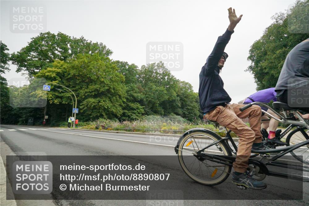 14.09.2025 - Stadtparktriathlon Michael Burmester http://msf.ph/oto/8890807 14.09.2025 10:06:50 Radfahren 570, 588 meine-sportfotos.de