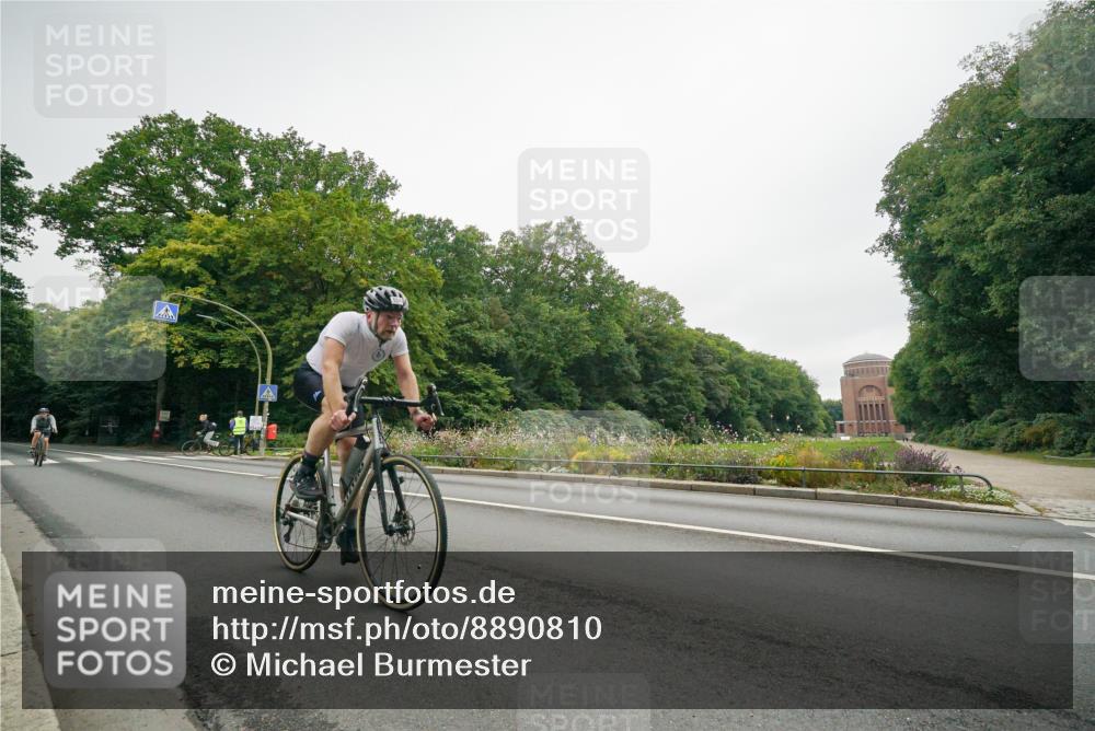 14.09.2025 - Stadtparktriathlon Michael Burmester http://msf.ph/oto/8890810 14.09.2025 10:07:12 Radfahren 513, 584, 604 meine-sportfotos.de