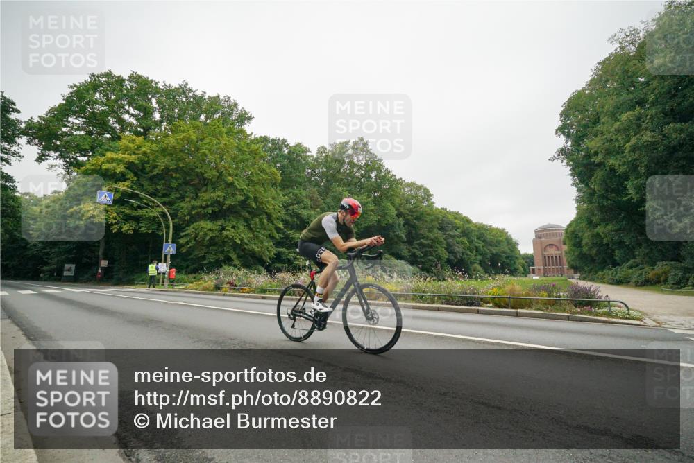 14.09.2025 - Stadtparktriathlon Michael Burmester http://msf.ph/oto/8890822 14.09.2025 10:07:52 Radfahren 554, 608 meine-sportfotos.de