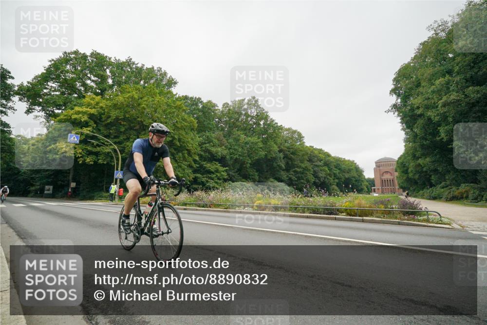 14.09.2025 - Stadtparktriathlon Michael Burmester http://msf.ph/oto/8890832 14.09.2025 10:08:45 Radfahren 550, 587, 593 meine-sportfotos.de