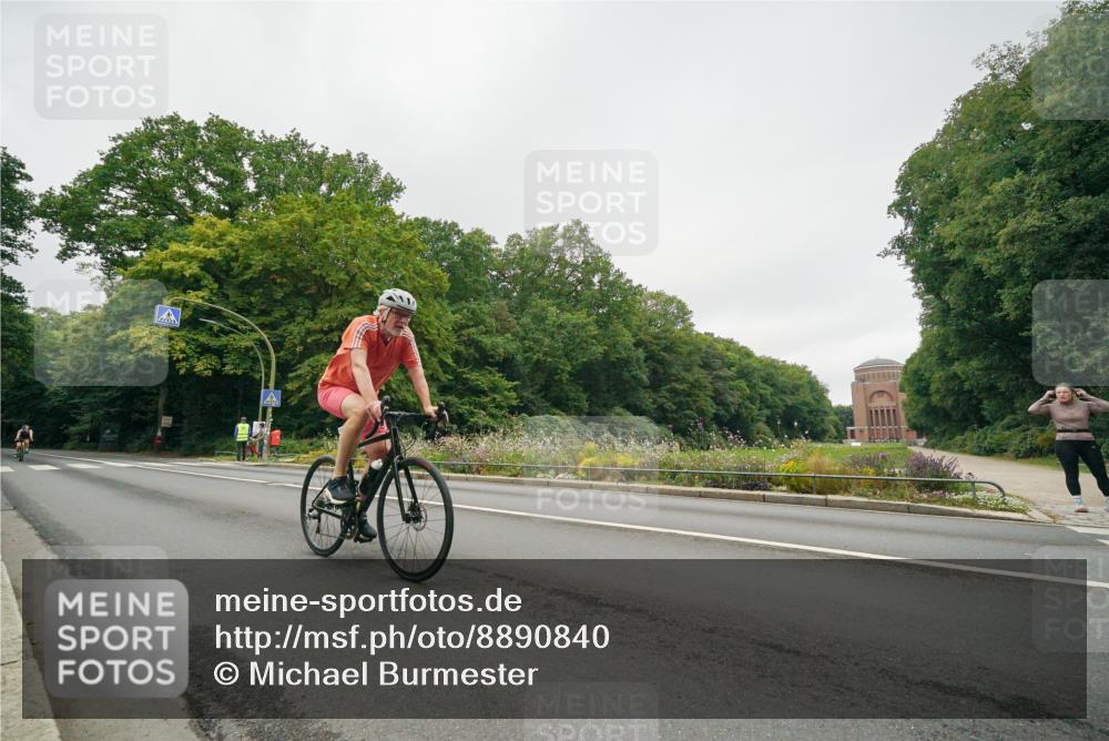 14.09.2025 - Stadtparktriathlon Michael Burmester http://msf.ph/oto/8890840 14.09.2025 10:09:10 Radfahren 518, 595, 616 meine-sportfotos.de