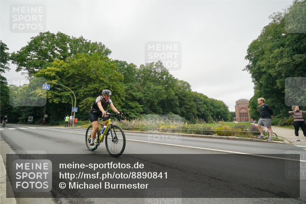 14.09.2025 - Stadtparktriathlon Michael Burmester http://msf.ph/oto/8890841 14.09.2025 10:09:15 Radfahren 518, 595, 597, 616 meine-sportfotos.de