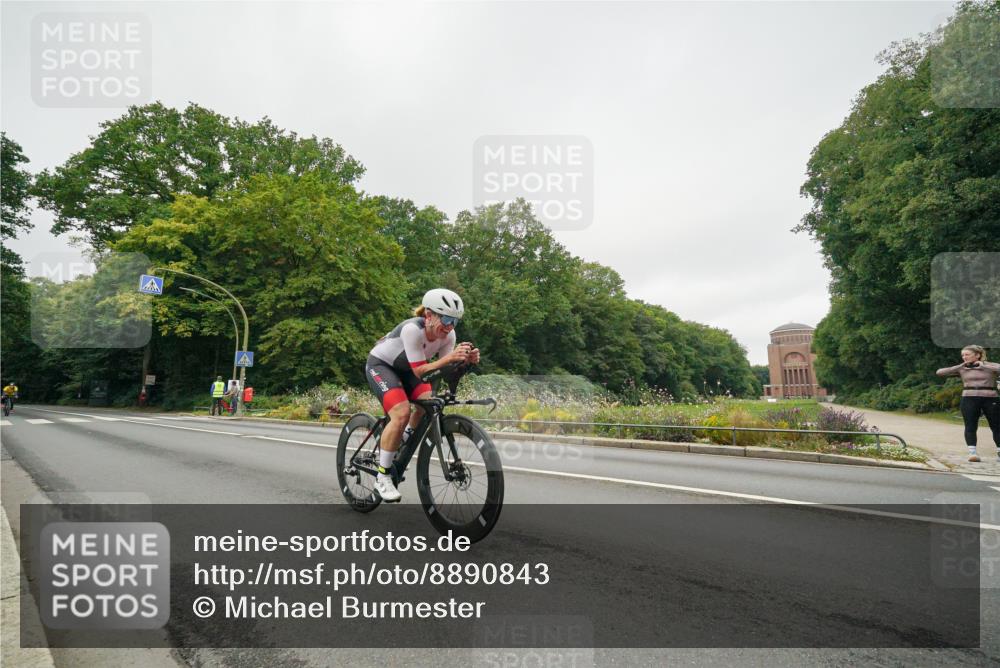 14.09.2025 - Stadtparktriathlon Michael Burmester http://msf.ph/oto/8890843 14.09.2025 10:09:21 Radfahren 518, 555, 573, 595, 597, 606 meine-sportfotos.de
