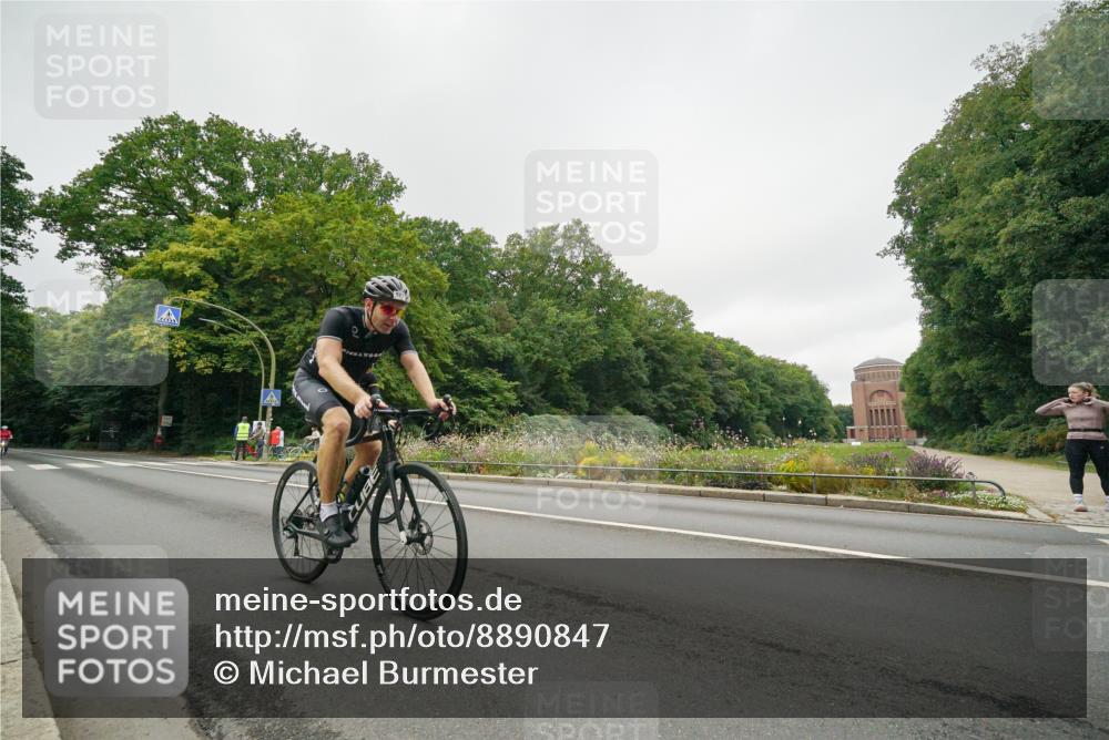 14.09.2025 - Stadtparktriathlon Michael Burmester http://msf.ph/oto/8890847 14.09.2025 10:09:29 Radfahren 555, 573, 599, 606 meine-sportfotos.de