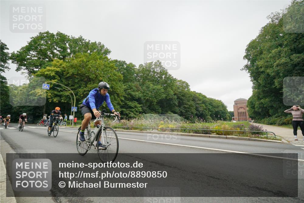 14.09.2025 - Stadtparktriathlon Michael Burmester http://msf.ph/oto/8890850 14.09.2025 10:09:38 Radfahren 512, 525, 551, 583, 599, 660 meine-sportfotos.de
