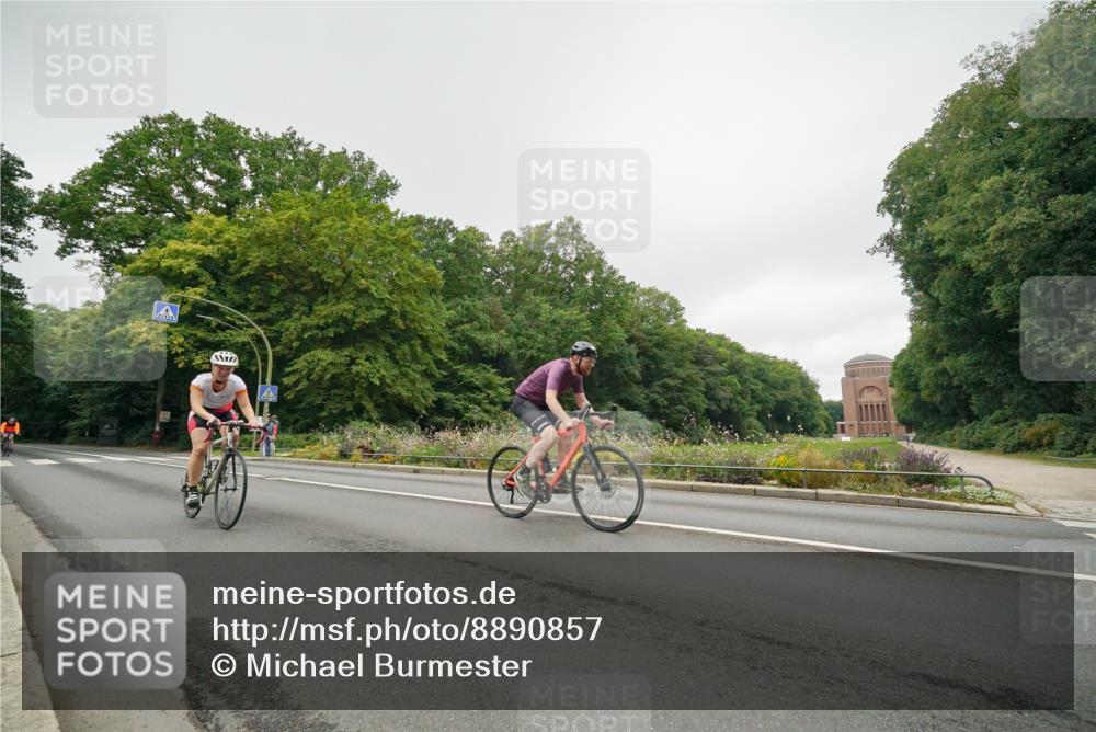 14.09.2025 - Stadtparktriathlon Michael Burmester http://msf.ph/oto/8890857 14.09.2025 10:09:52 Radfahren 523, 581, 609, 615 meine-sportfotos.de