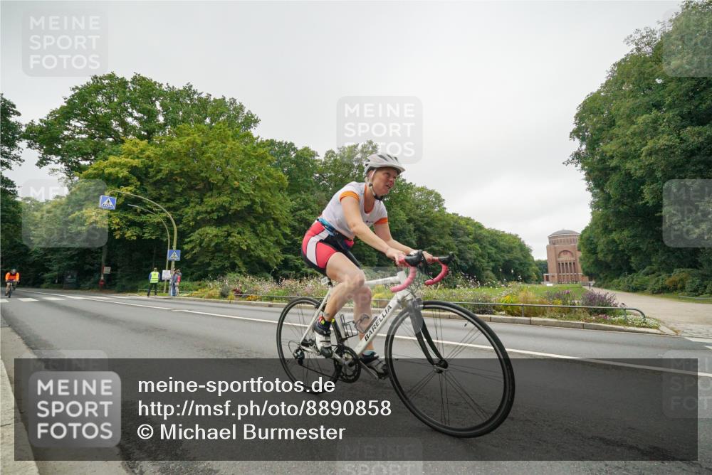 14.09.2025 - Stadtparktriathlon Michael Burmester http://msf.ph/oto/8890858 14.09.2025 10:09:53 Radfahren 523, 581, 609, 615 meine-sportfotos.de