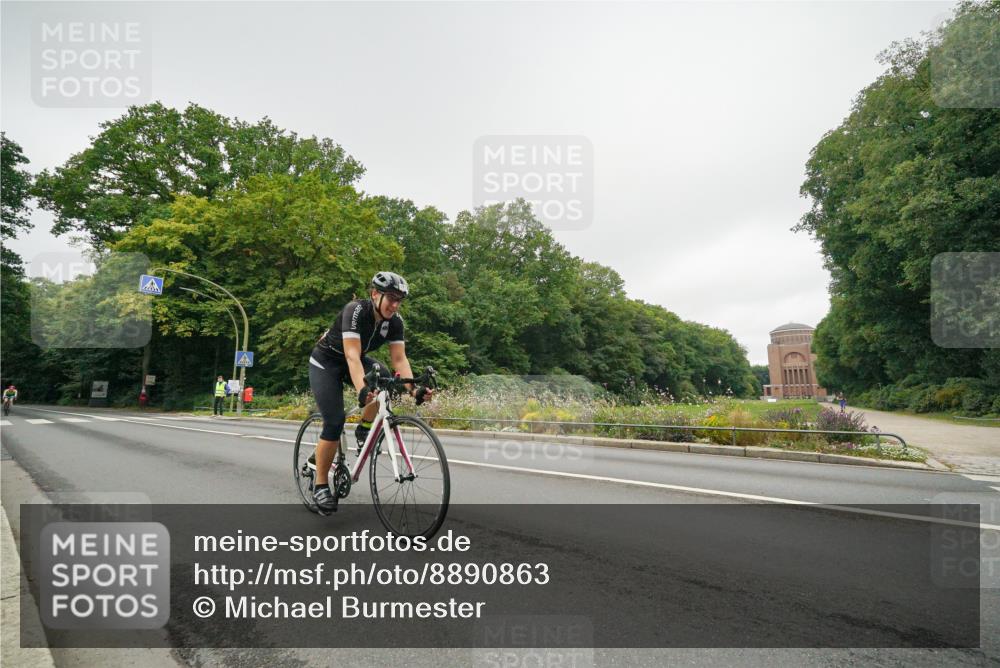 14.09.2025 - Stadtparktriathlon Michael Burmester http://msf.ph/oto/8890863 14.09.2025 10:10:13 Radfahren 544, 571 meine-sportfotos.de