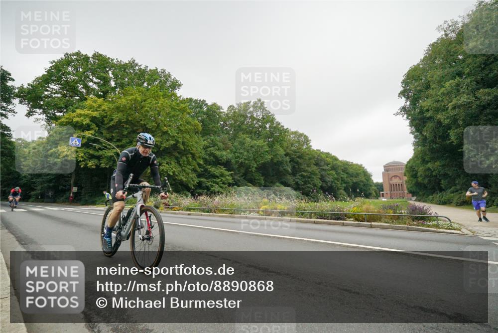 14.09.2025 - Stadtparktriathlon Michael Burmester http://msf.ph/oto/8890868 14.09.2025 10:10:24 Radfahren 561, 577, 594 meine-sportfotos.de